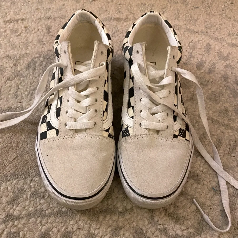 Vans - Picture 1 of 4